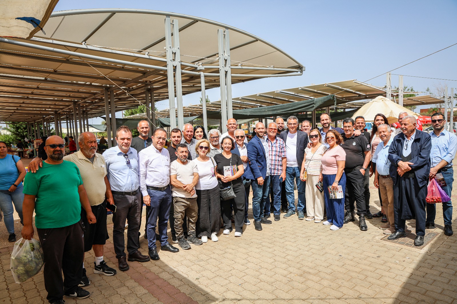 Erhürman Güzelyurt'ta halkla buluştu