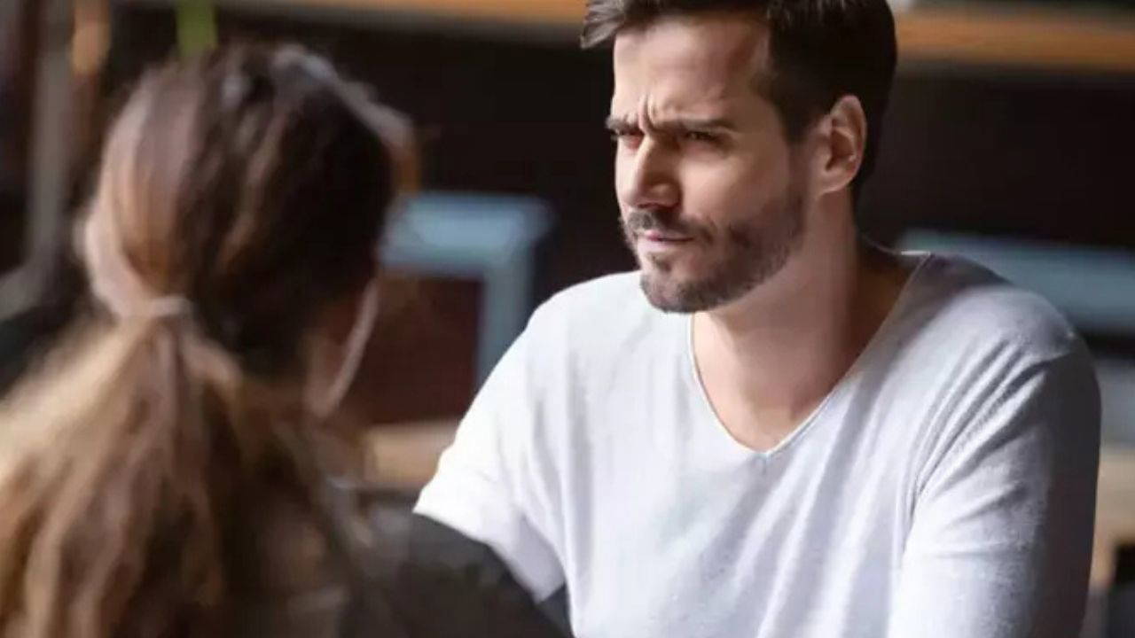 İlişkilerde kıskançlıklarını maskeleyen 5 burç…