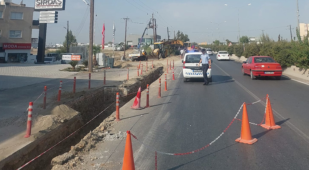 Polis sürücüleri uyardı: Yol tek şeride düşürüldü