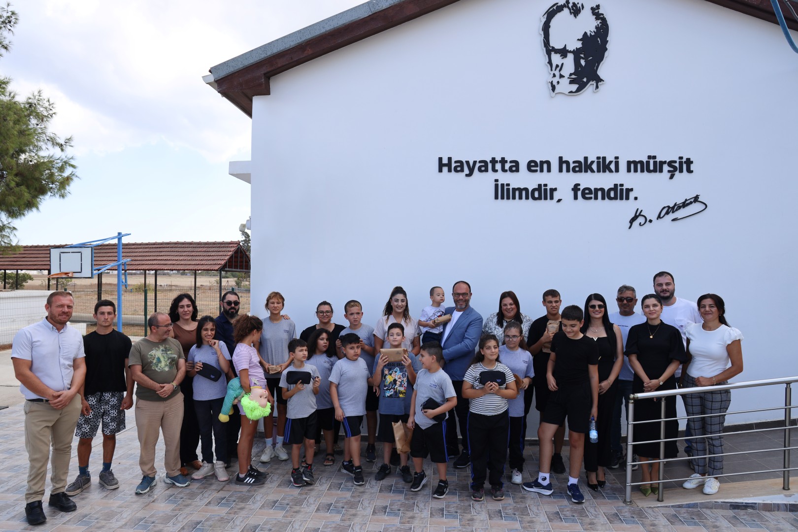 Sadıkoğlu, Ötüken Özel Eğitim Okulu’nu ziyaret etti