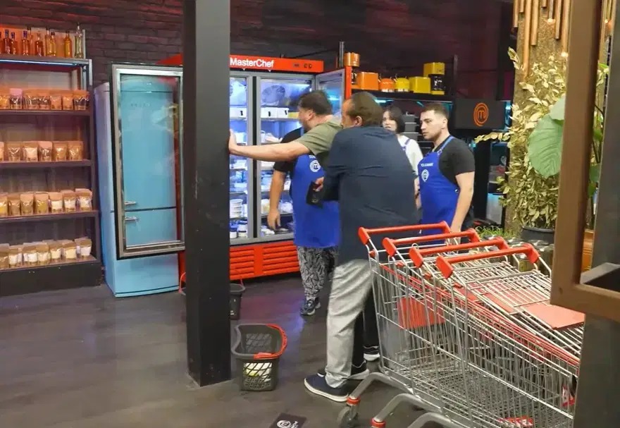 MasterChef'te yarışmacının boğazına yemek kaçtı:  Heimlich manevrasıyla kurtardı
