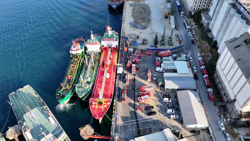 İstanbul Haydarpaşa'da yakıt ikmal gemisinde yangın