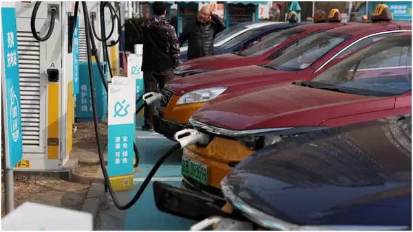 Küresel petrol krizinde Çin formülü: Elektrikli taksiler ve araç paylaşımı...