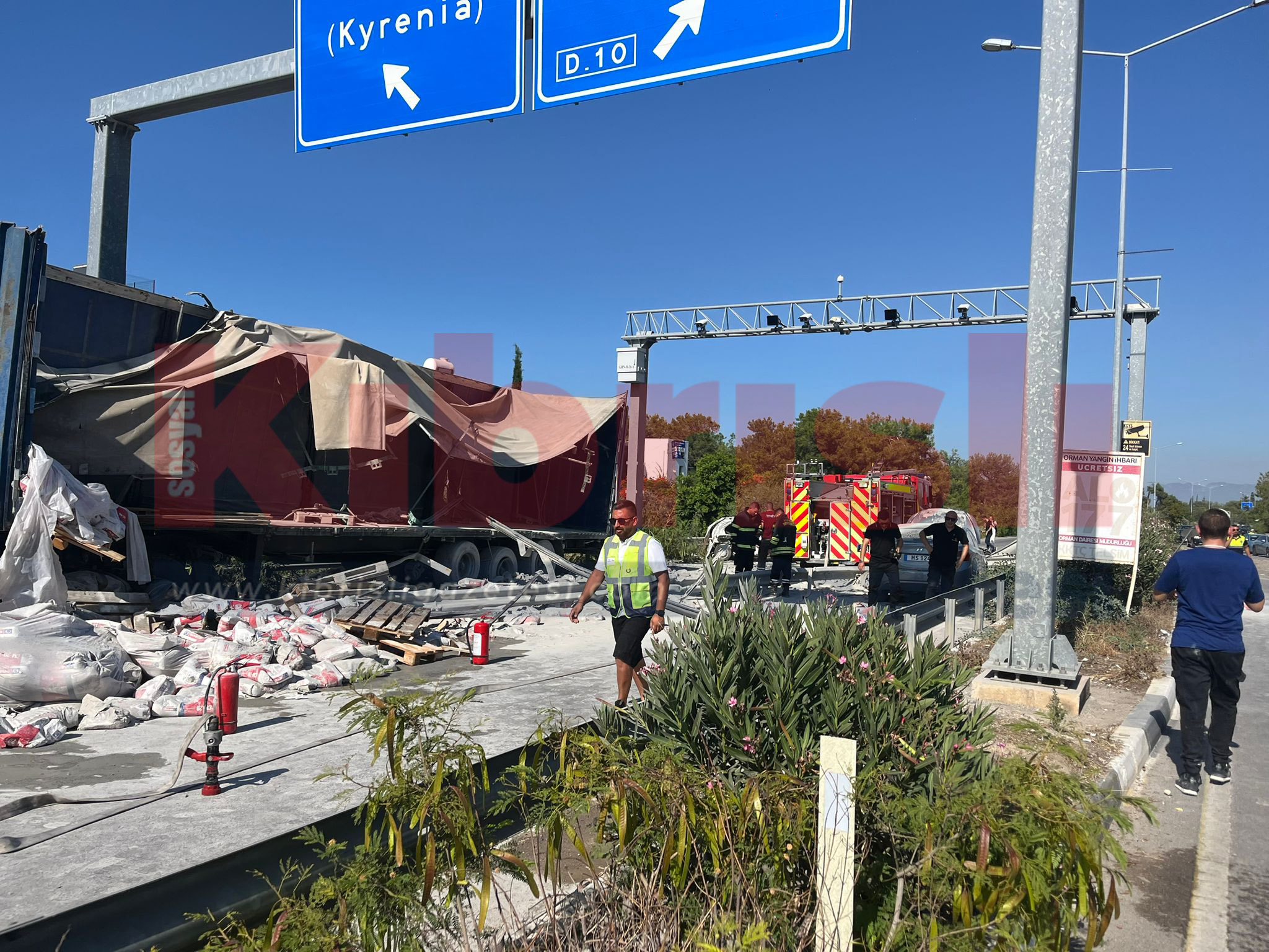 Girne’de kaza sebebiyle savaş alanına dönen yol trafiğe kapatıldı