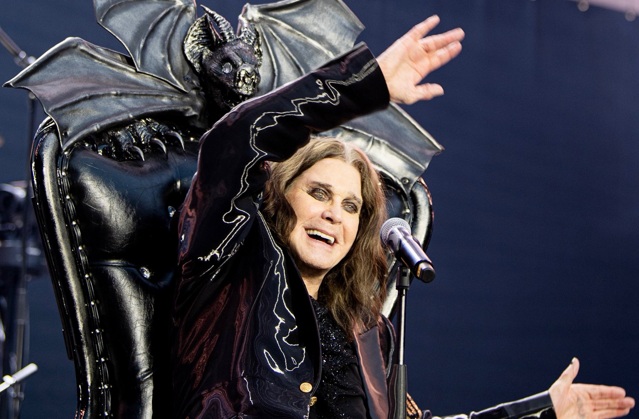 Rock müziğin efsanevi ismi Ozzy Osbourne hayatını kaybetti