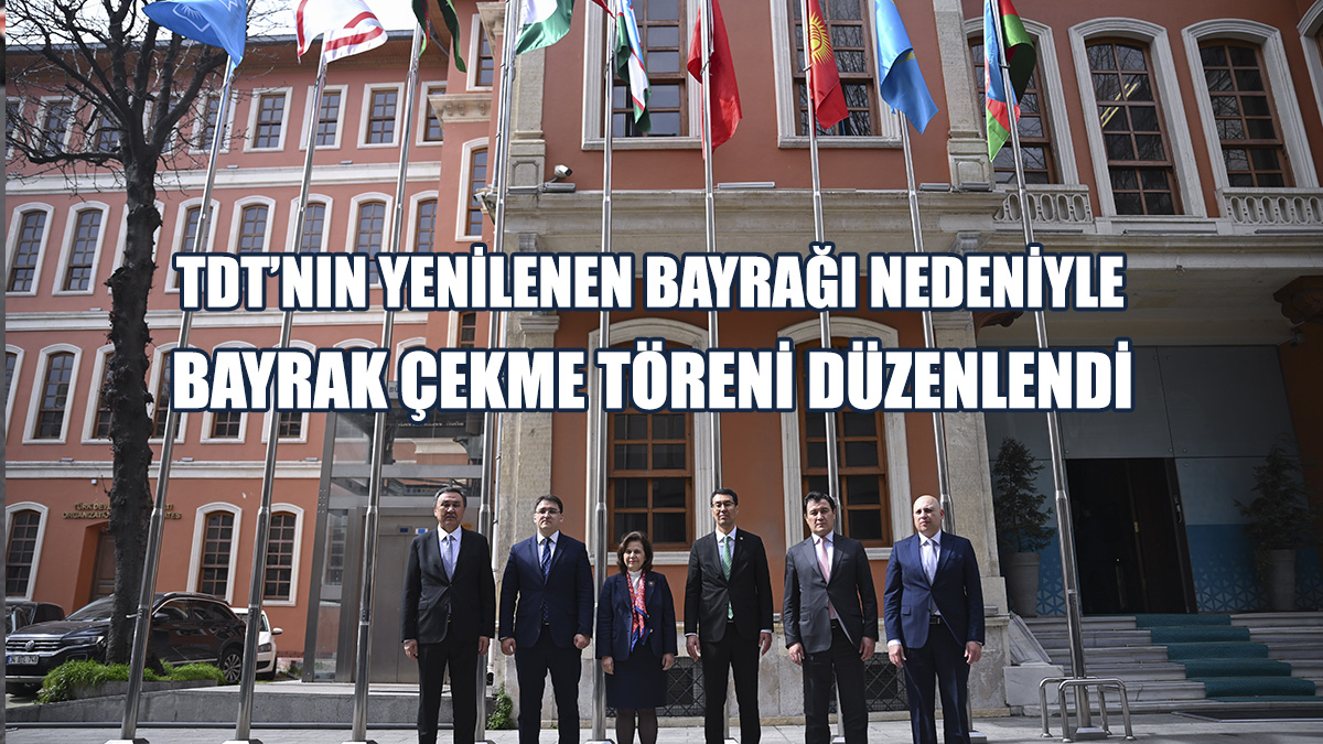 Bayrak Çekme Töreni İstanbul'da Düzenlendi