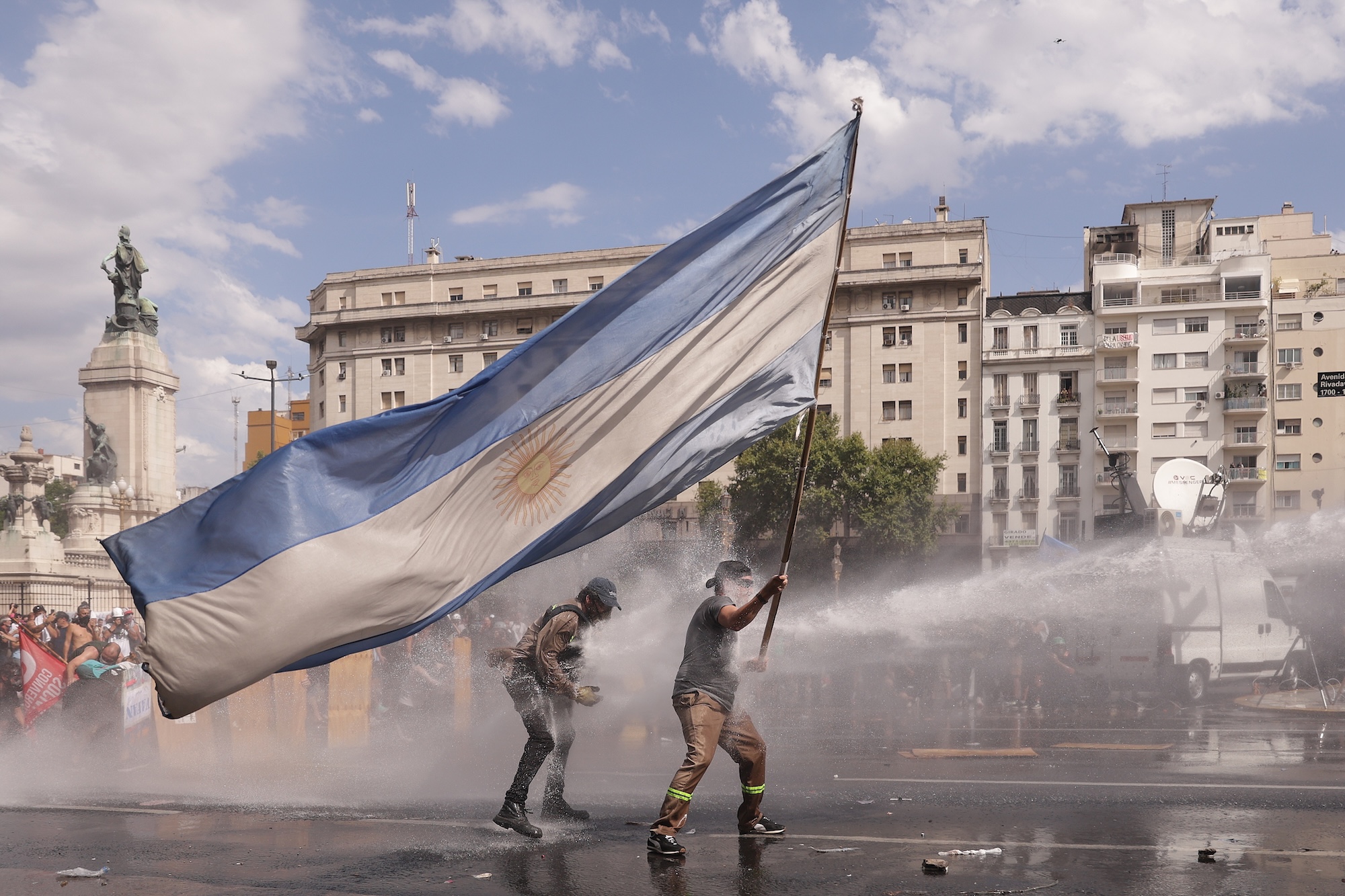 Arjantin'de çalışma reformu karşıtı protestolarda çok sayıda kişi gözaltına alındı