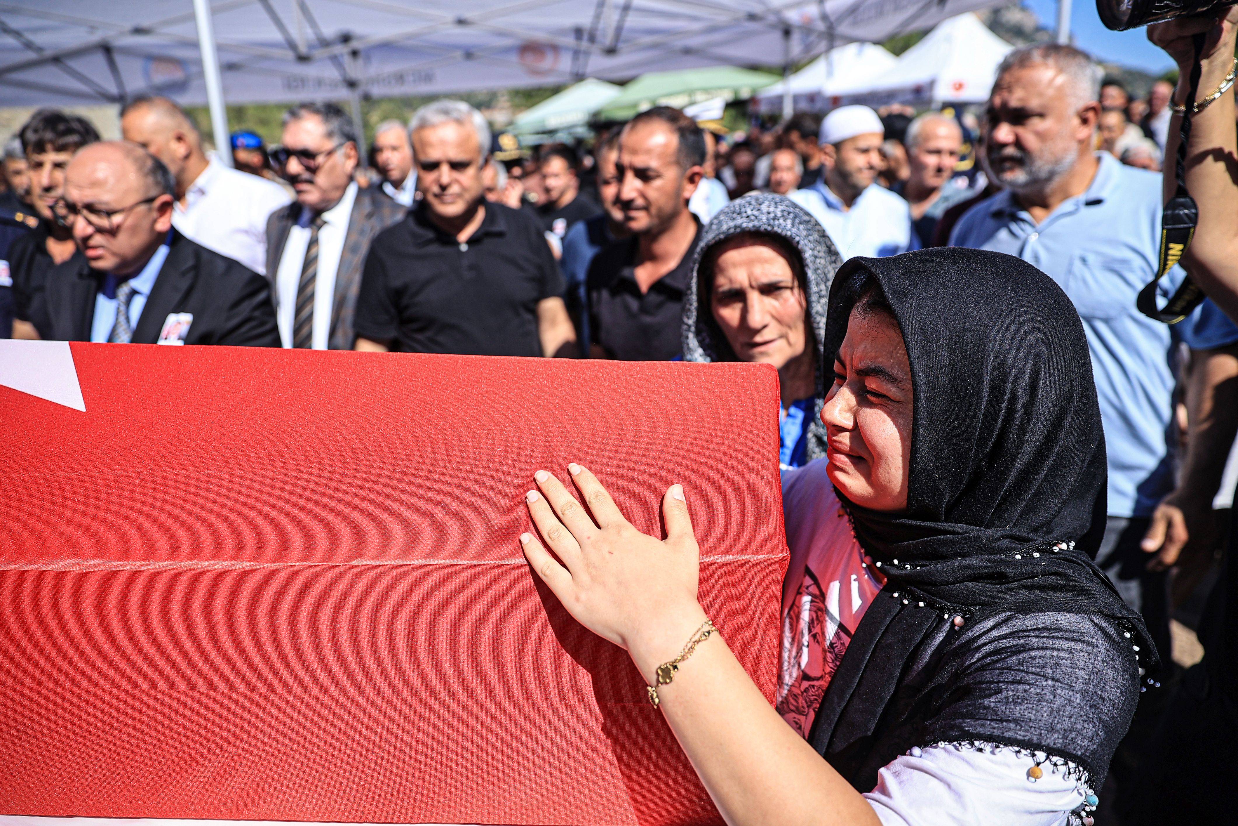 Gemi kazasında ölen uzman çavuş Fahri Ateş’in cenazesi Mersin'de defnedildi