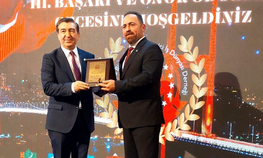 Bakan Çavuş’a "KKTC – Türk Dünyası Onur Ödülü"