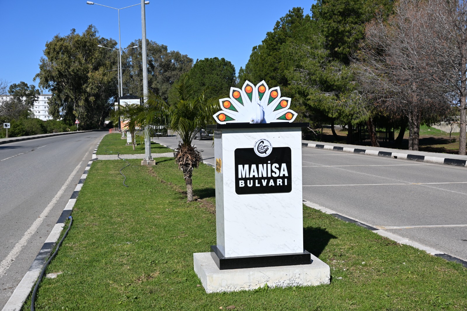 Güzelyurt’ta bulvarların tabelaları yenileniyor