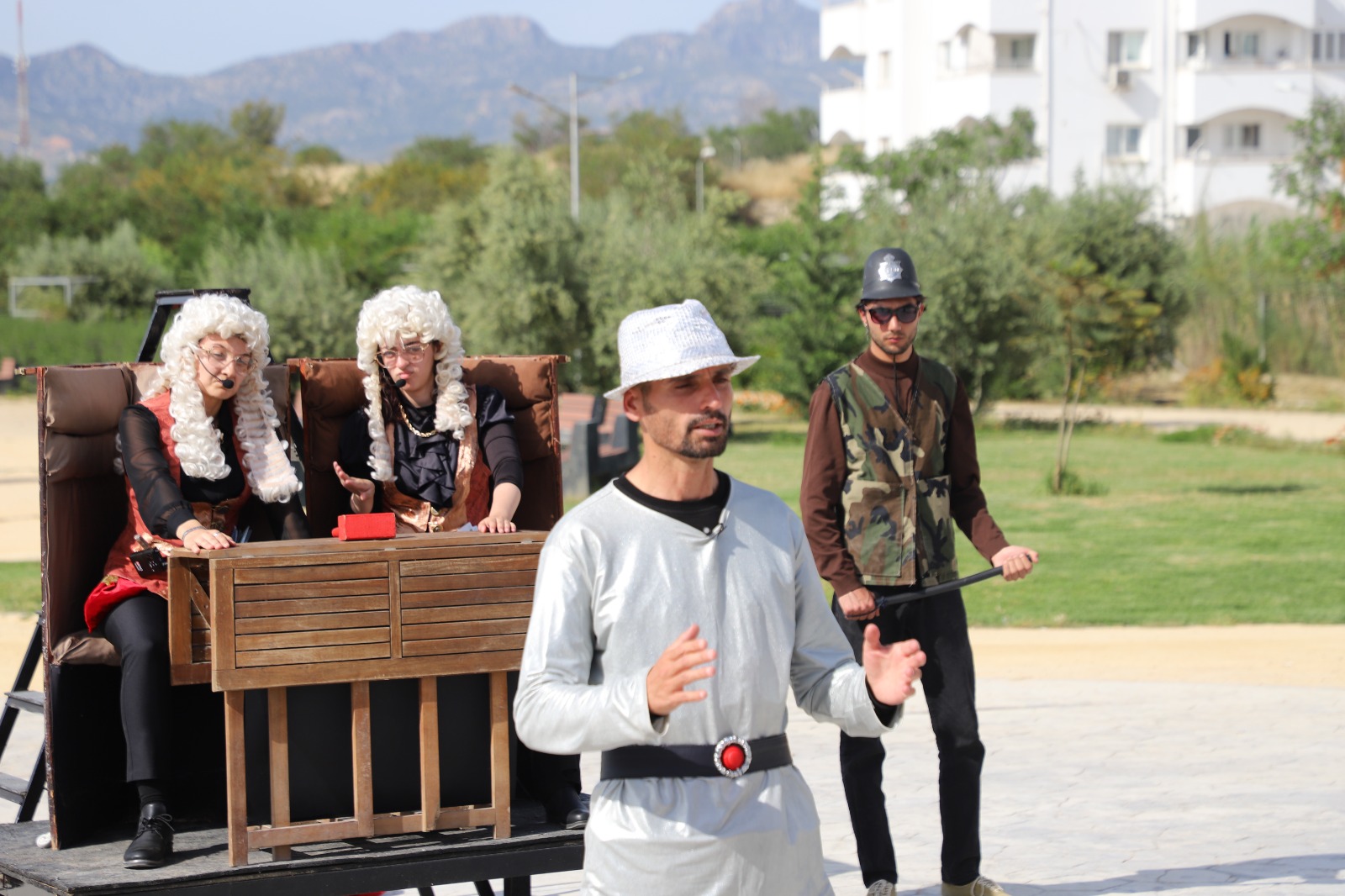 “Eşeğin Gölgesi” oyunu yarın akşam Kızılbaş Parkı'nda sahnelenecek