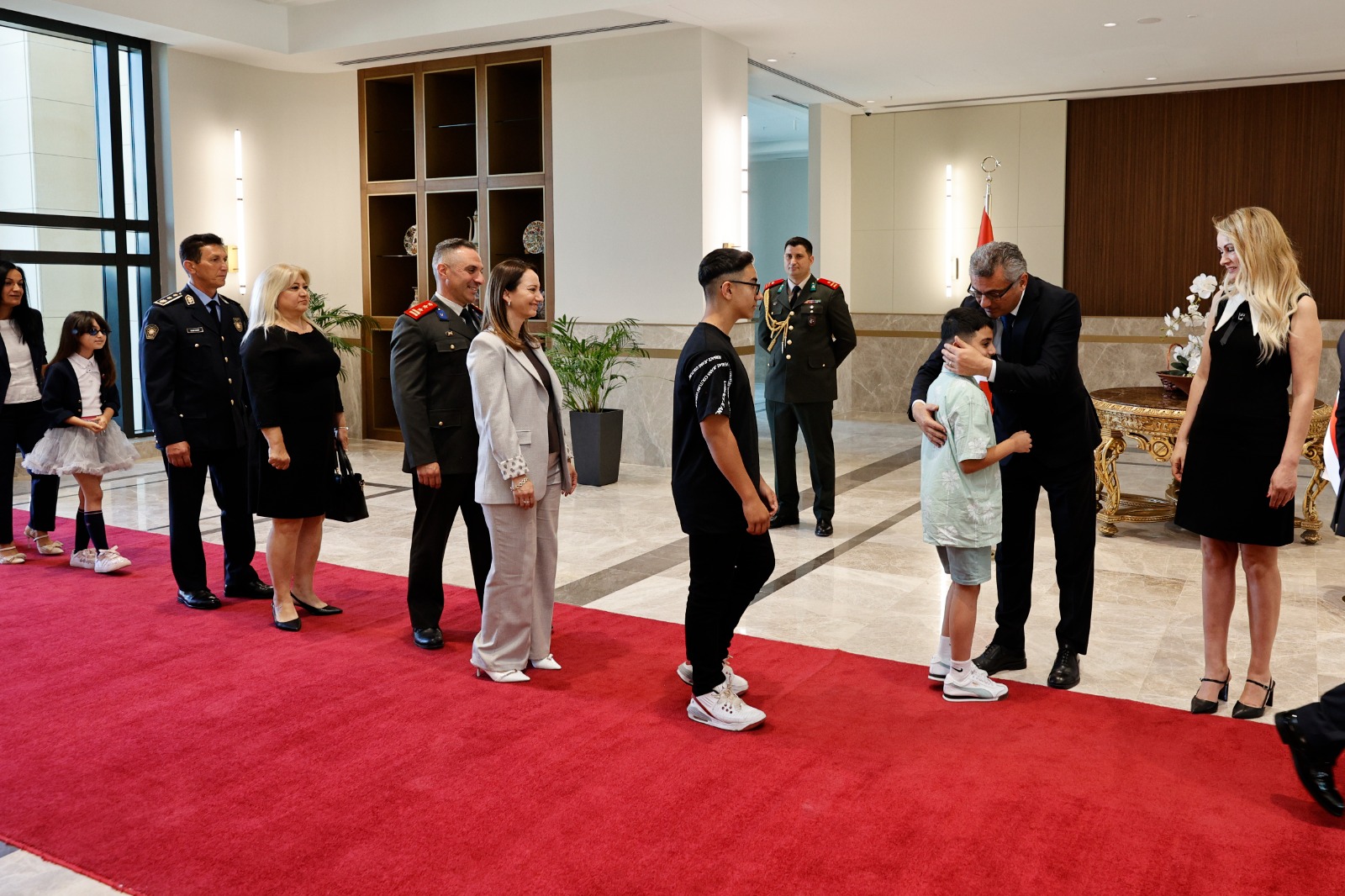 Cumhurbaşkanlığı’nda bayramlaşma: Erhürman çifti halkla bir araya geldi