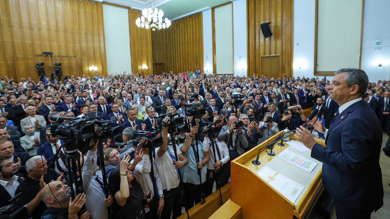 Özgür Özel'in 'yeni parti' açıklaması sonrası CHP'den ilk üst düzey istifa geldi