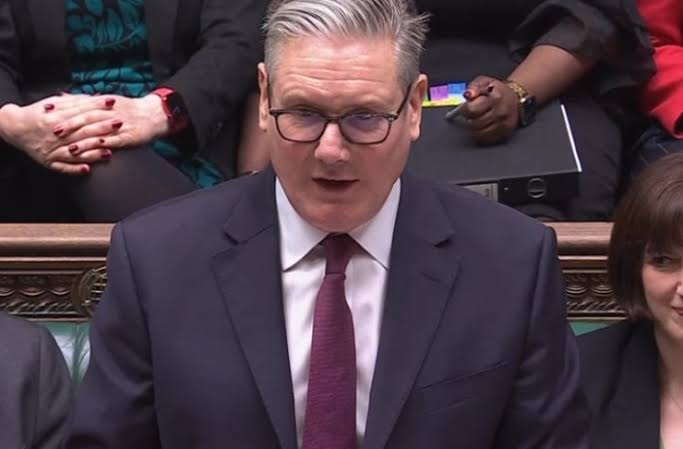 İngiltere'de Başbakan Keir Starmer istifa etti