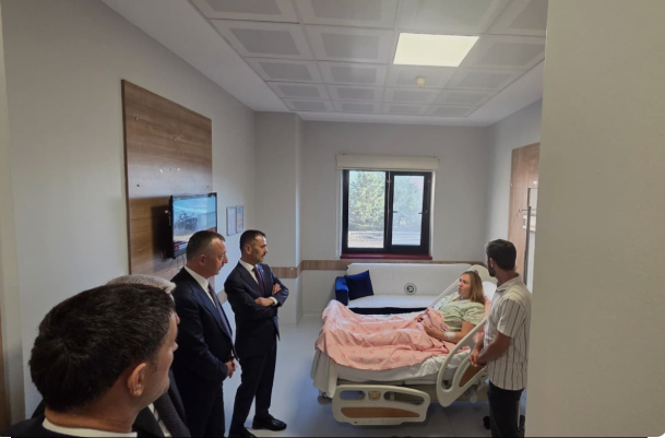 Vali Aktaş’tan gemi kazasından kurtarılan hamile kadına ziyaret
