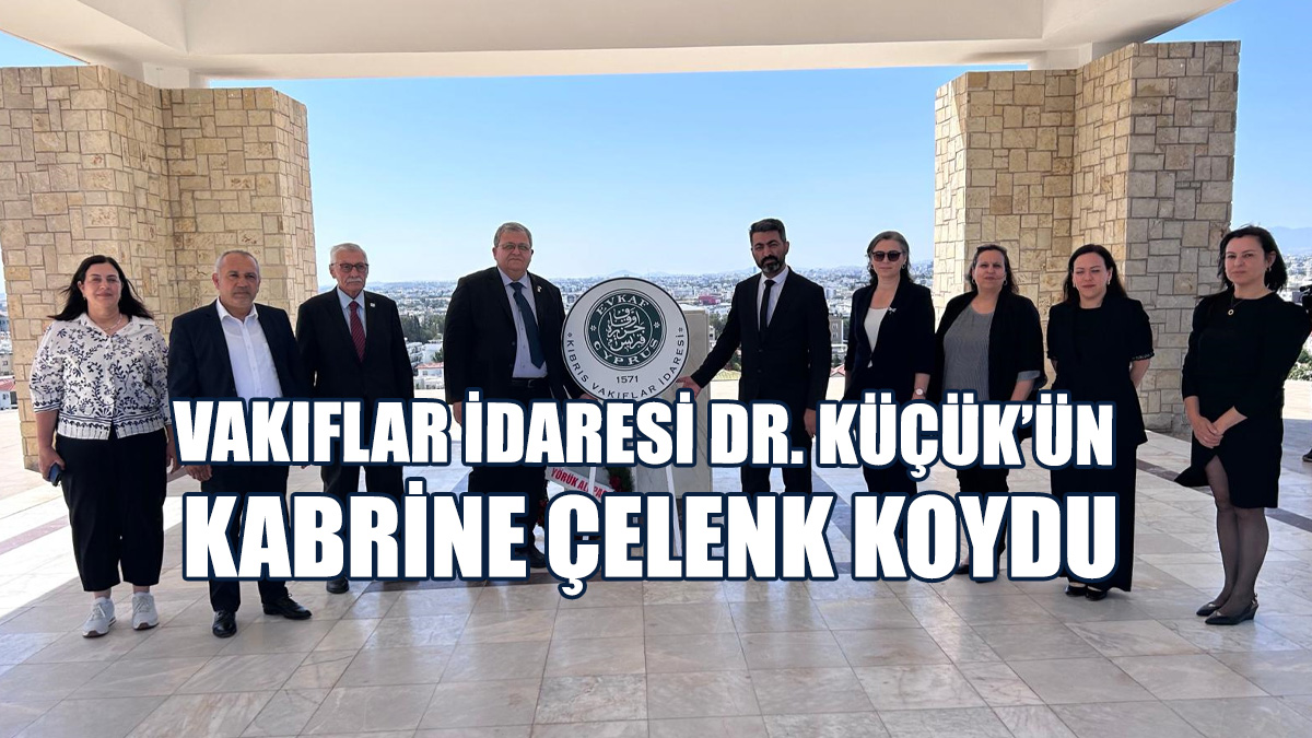Kıbrıs Vakıflar İdaresi Dr. Küçük’ün Kabrine Çelenk Koydu