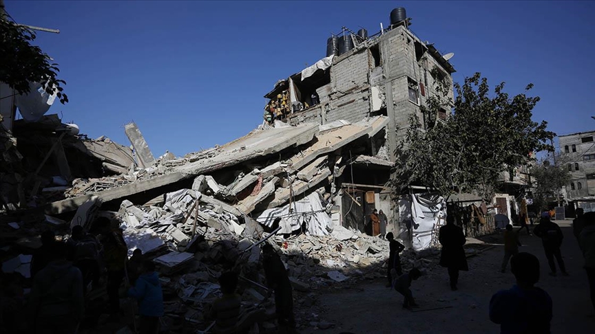 İsrail, ateşkese rağmen Gazze'de saldırılarını sürdürüyor