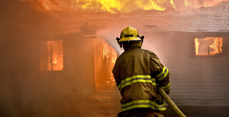 Gazimağusa’da ev yangını: Dumandan etkilenen beş kişi hastaneye kaldırıldı