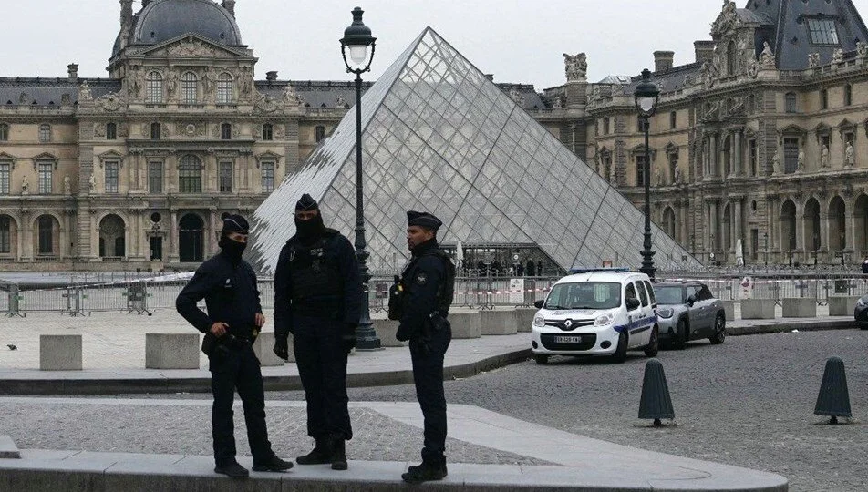 Louvre soygunu organize suç işi değil, küçük çaplı hırsızların işi çıktı