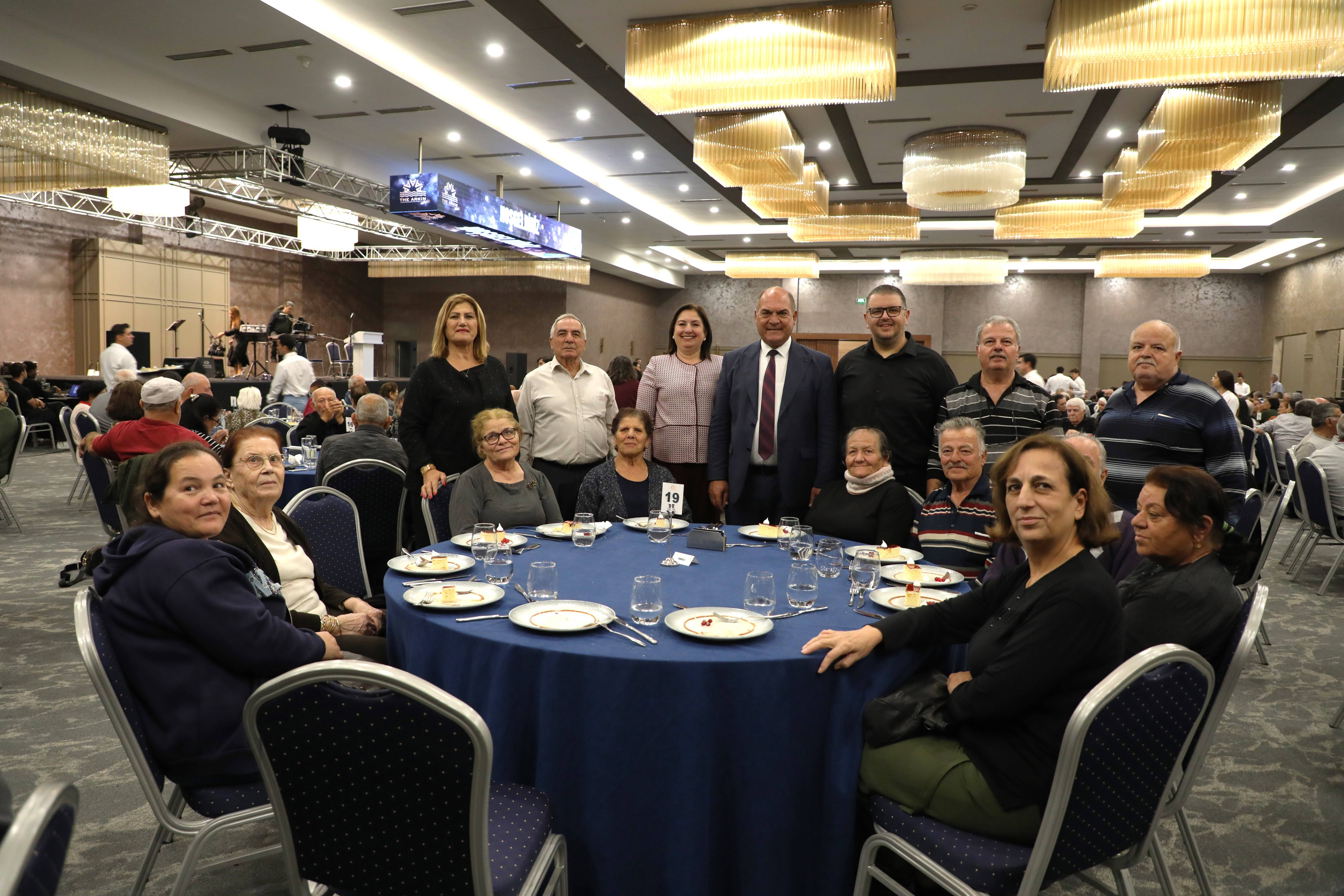 Değirmenlik Akıncılar Belediyesi, yaşlılar günü yemeği düzenledi
