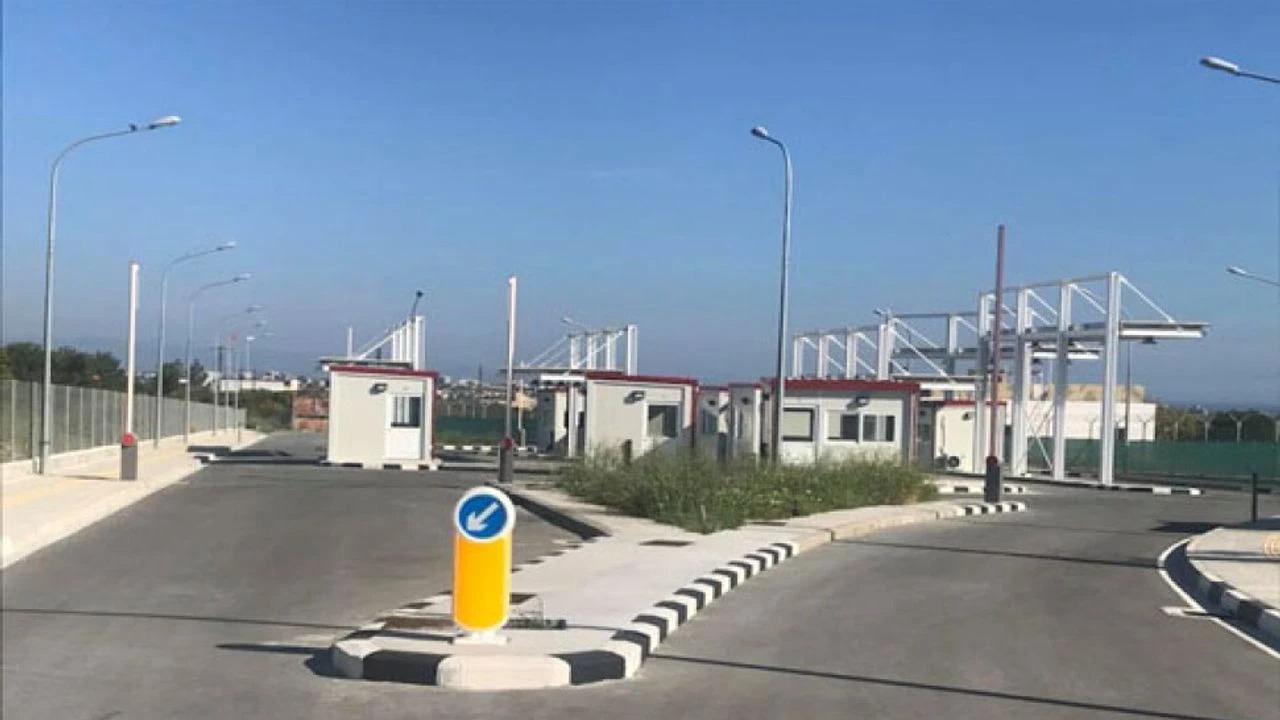 Rum polisi Derinya’dan Güney’e geçmek isteyen bir Kıbrıslı Türkü tutukladı
