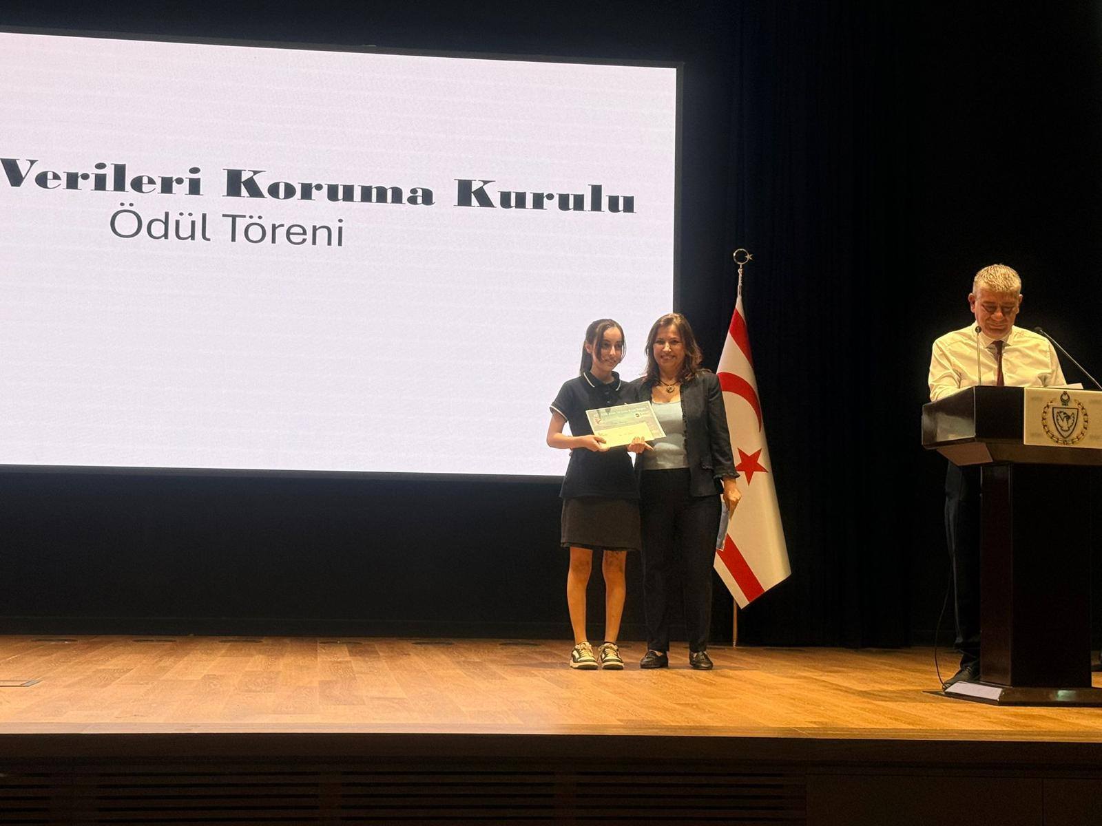 KIBRISLI’nın küçük yazarı Iraz Özay’dan ödüllü başarı