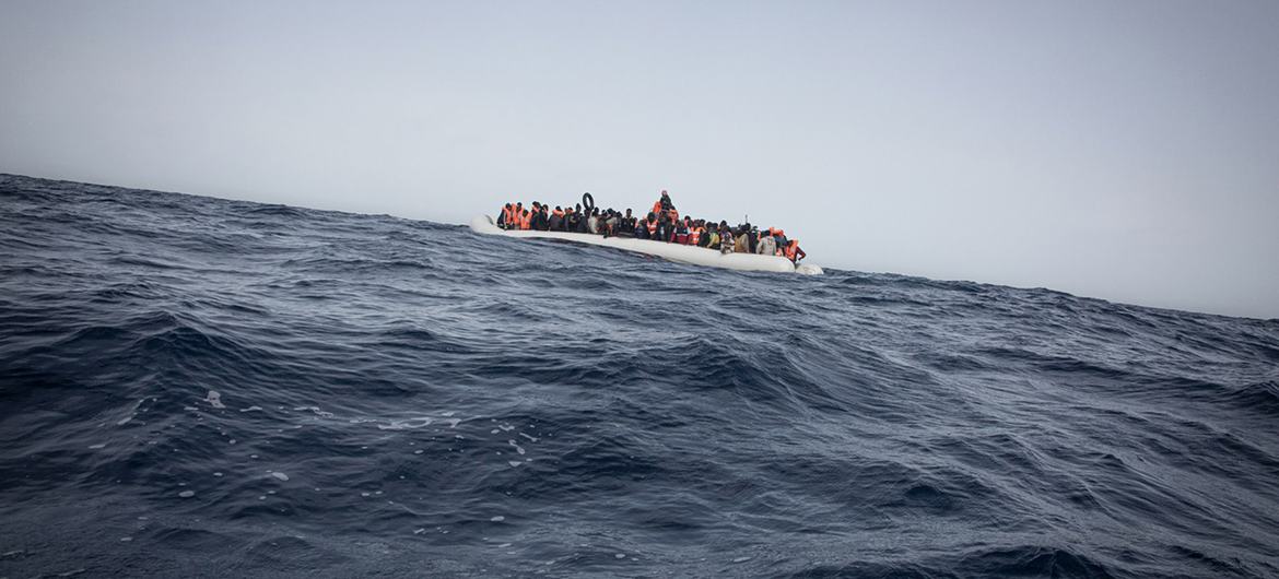 Akdeniz'de Sudanlı göçmenleri taşıyan teknede yangın çıktı: En az 50 ölü