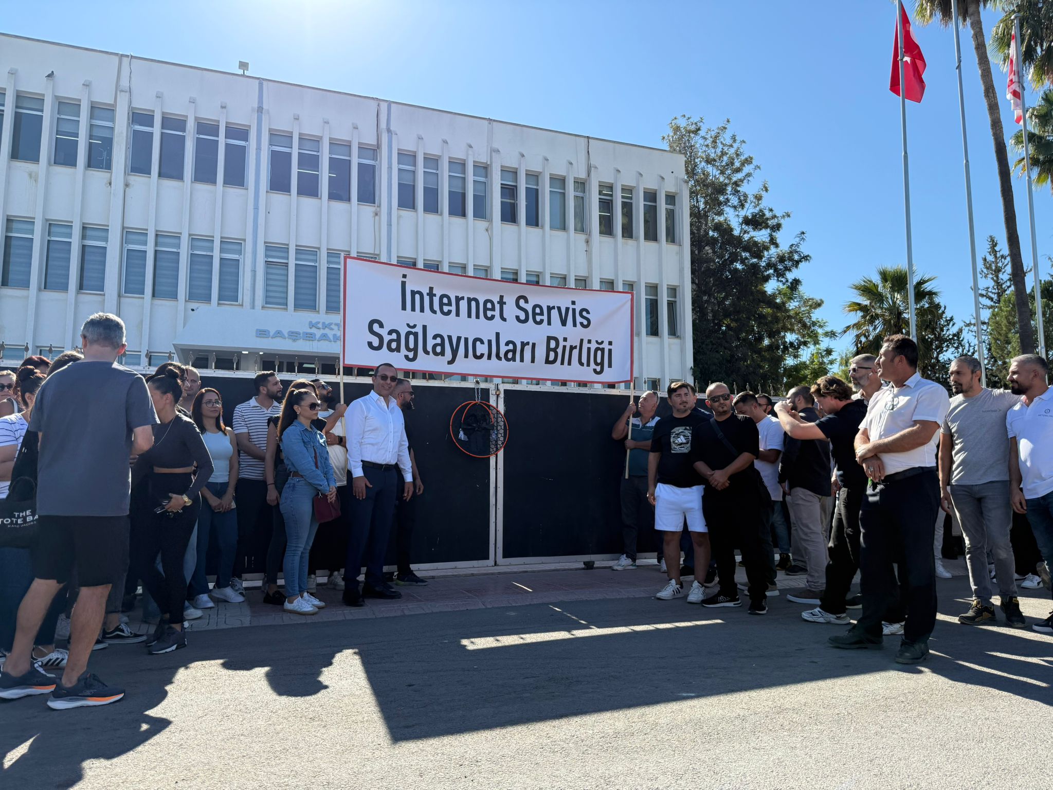 KKTC’deki internet şirketlerine  ‘Türk-Telekom’ darbesi: Yerli şirketler batırılmak mı isteniyor?