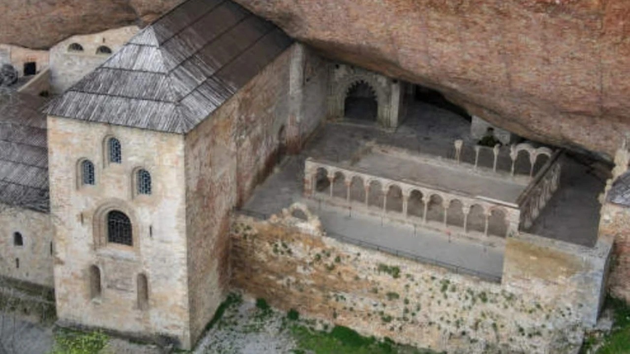 Krallar 1000 yıllık mezarlarından çıkarıldı