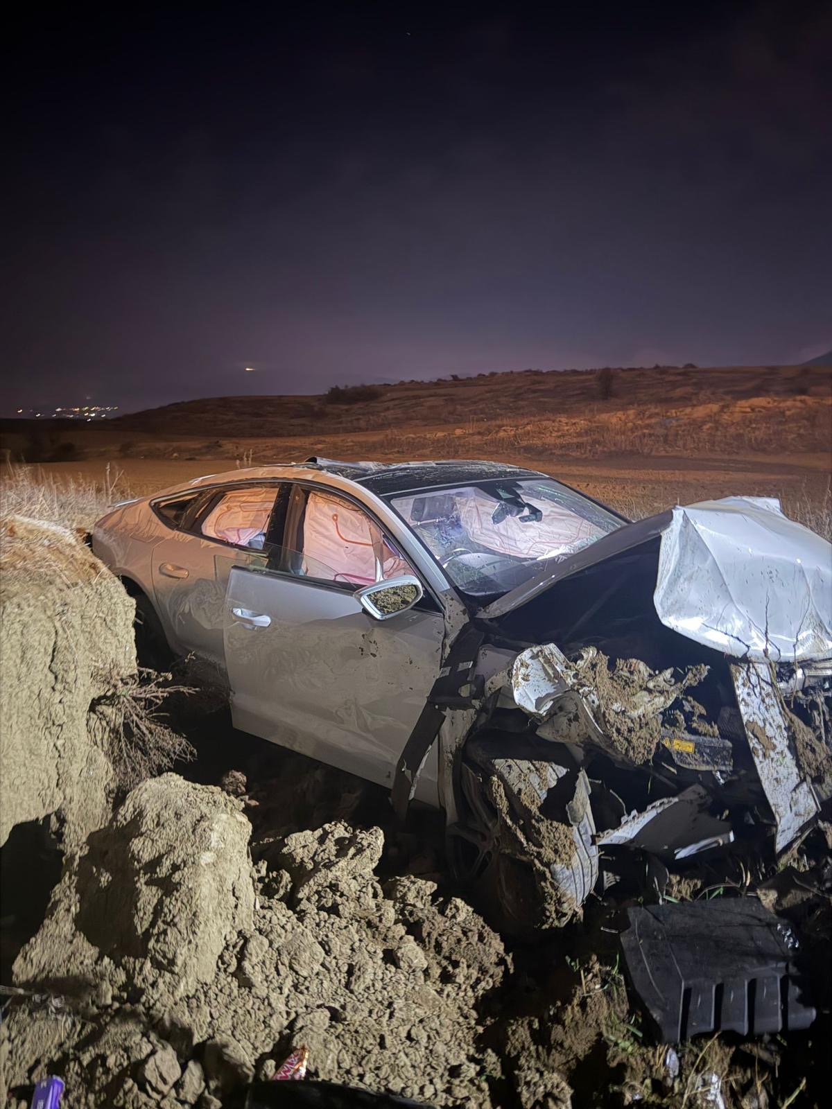 Mucize kurtuluş!  Hurdaya dönen araçtan burnu bile kanamadan çıktı…