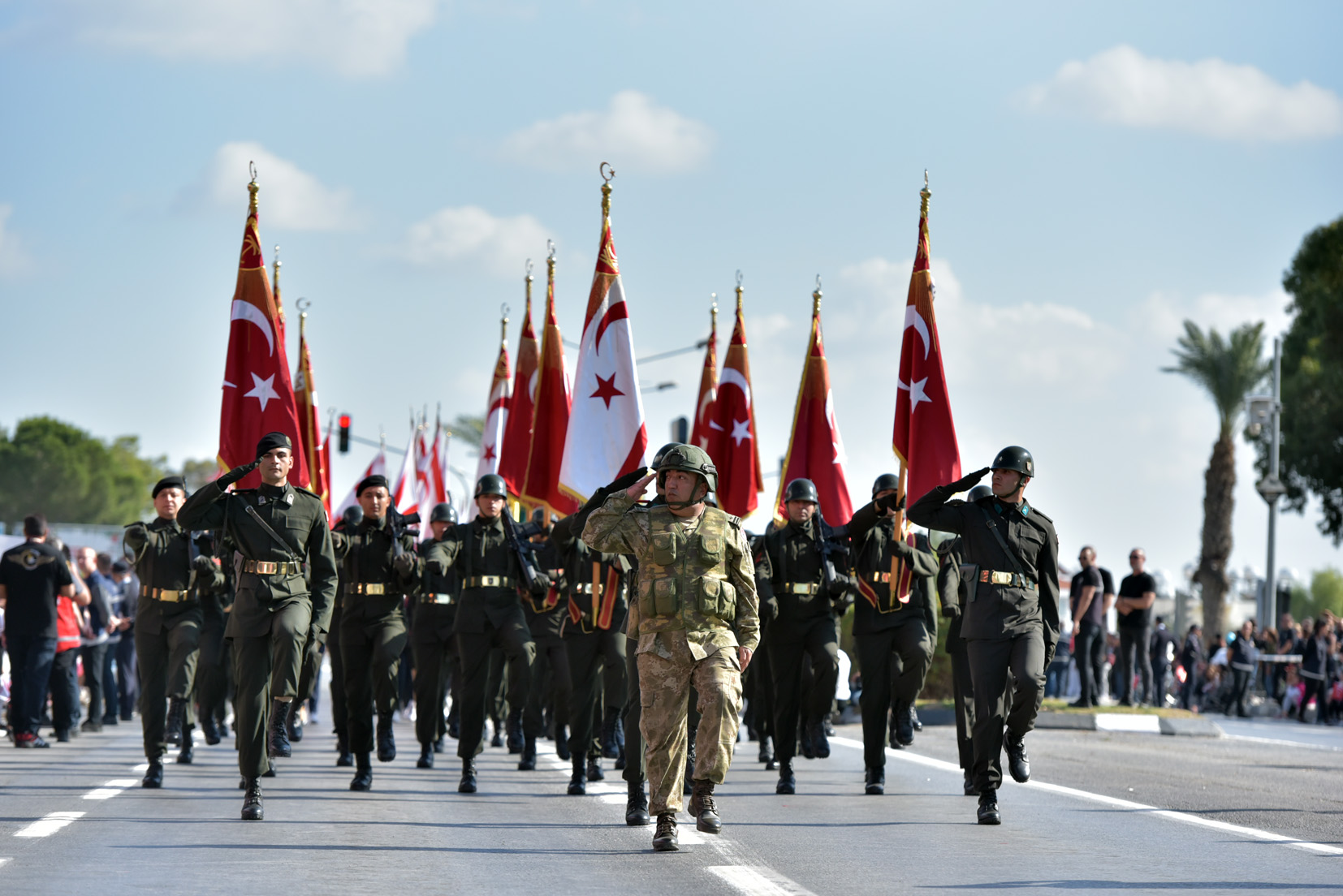 KKTC’nin 42’nci yılı törenlerle kutlanıyor