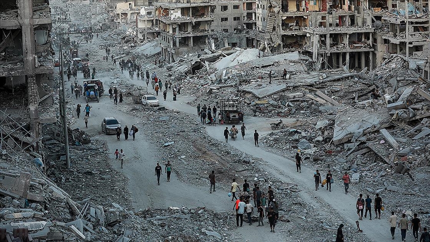 İsrail ordusu Gazze Şeridi'nin çeşitli bölgelerine saldırılar düzenledi