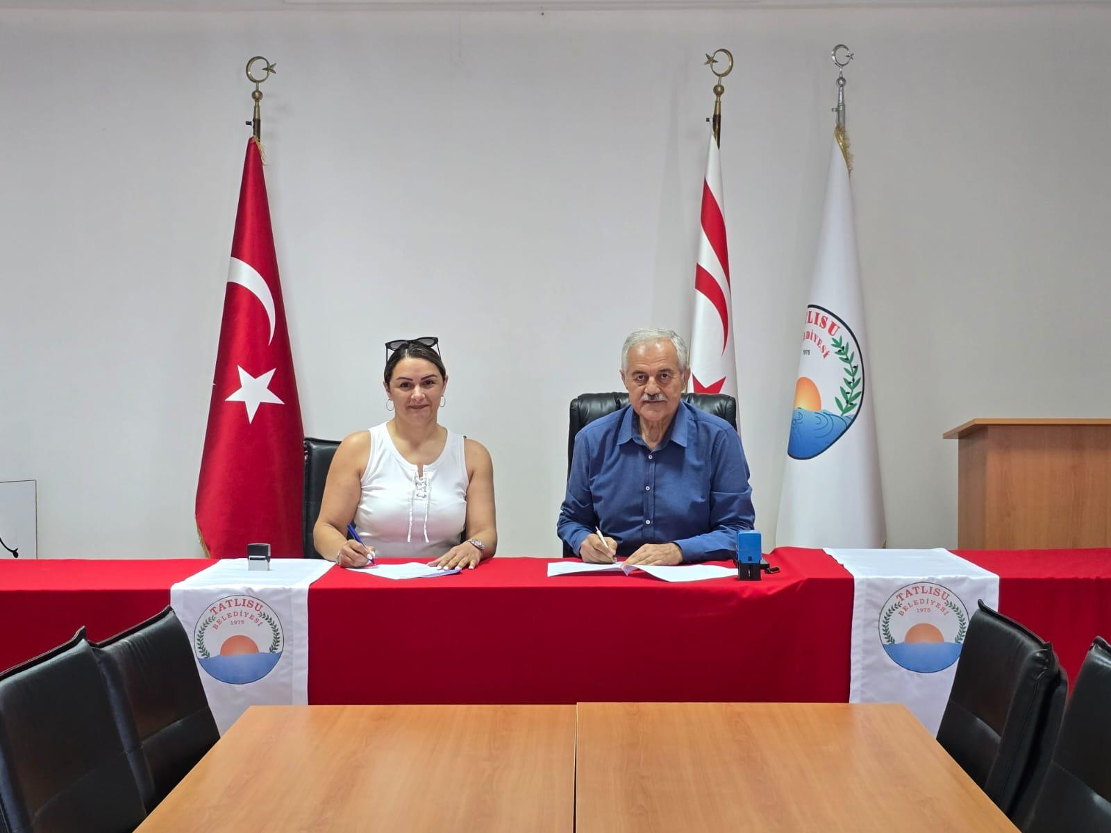 Tatlısu Belediyesi ile Tyrell Investment Ltd. arasında tenis kortu ve kapsamlı çevre düzenlemesi projesi için protokol imzalandı
