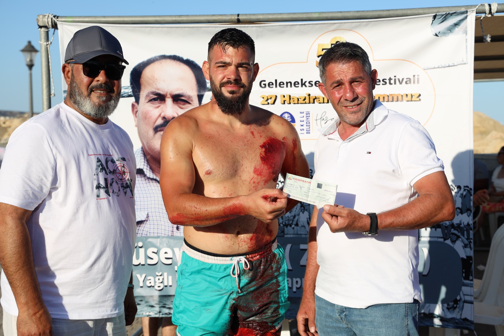 Yağlı direkten bayrağı kapan Aytan Tosun oldu