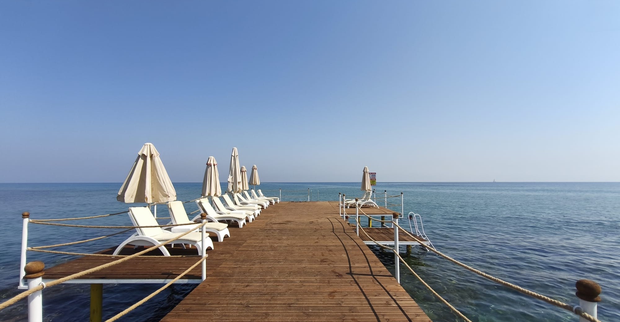 Girne Belediyesi Antis Halk Plajı'nda yeni iskeleyi hizmete açtı