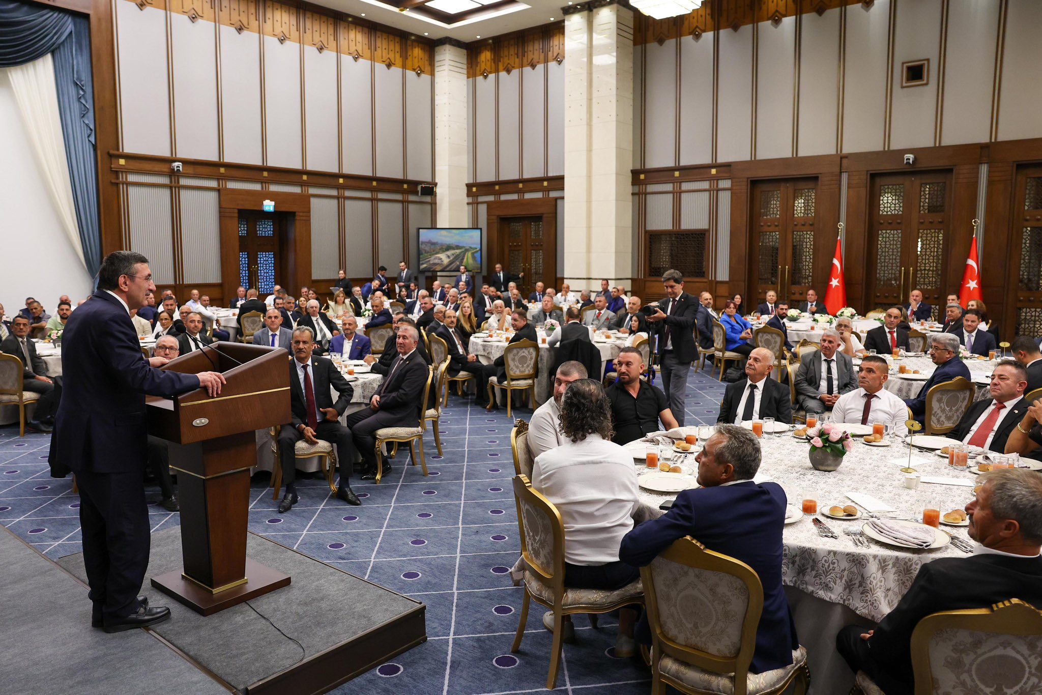 Yılmaz, KKTC'den giden muhtarları kabul etti