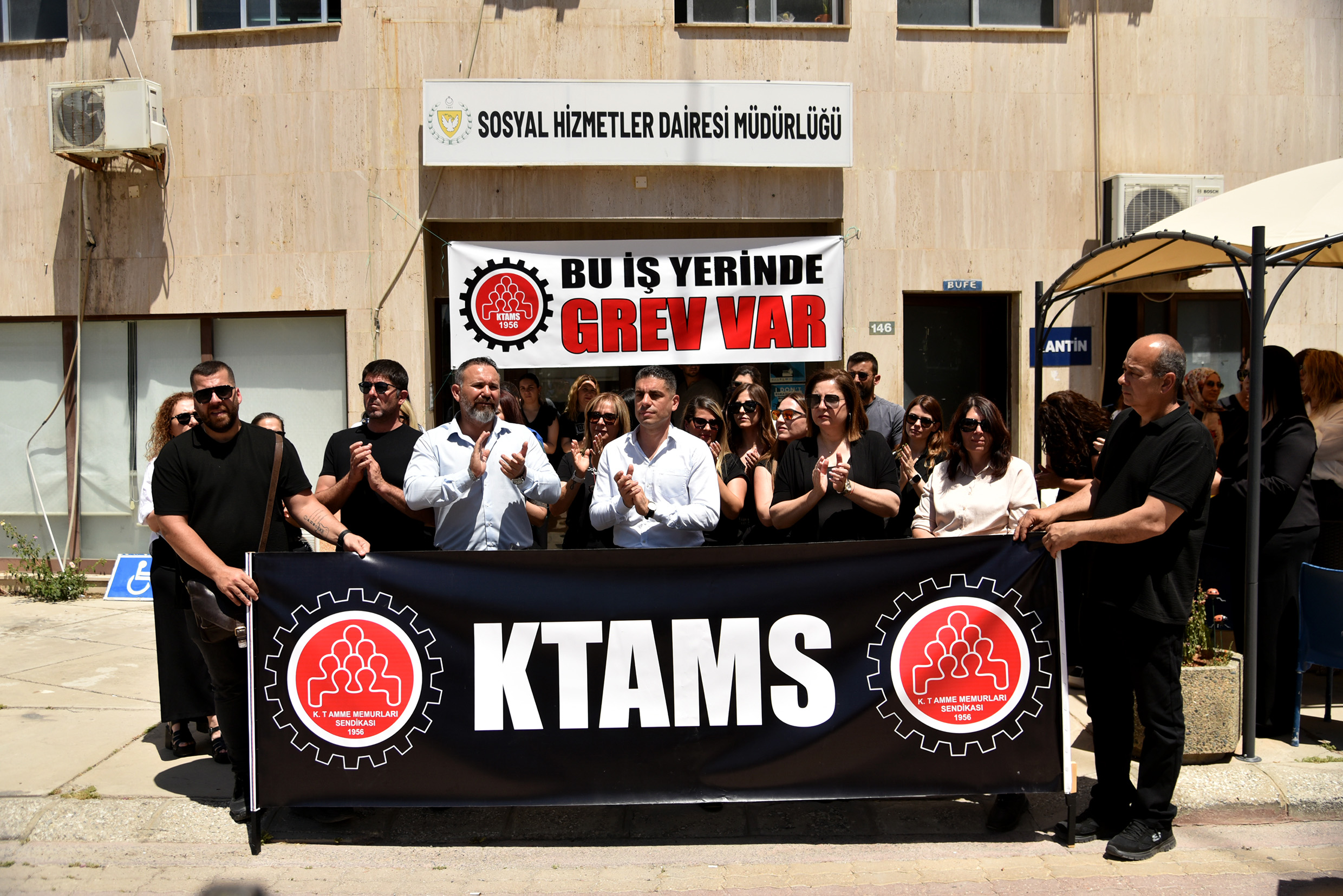 KTAMS, Sosyal Hizmetler Dairesi’nin tüm birimlerinde iki saatlik uyarı grevi yaptı…