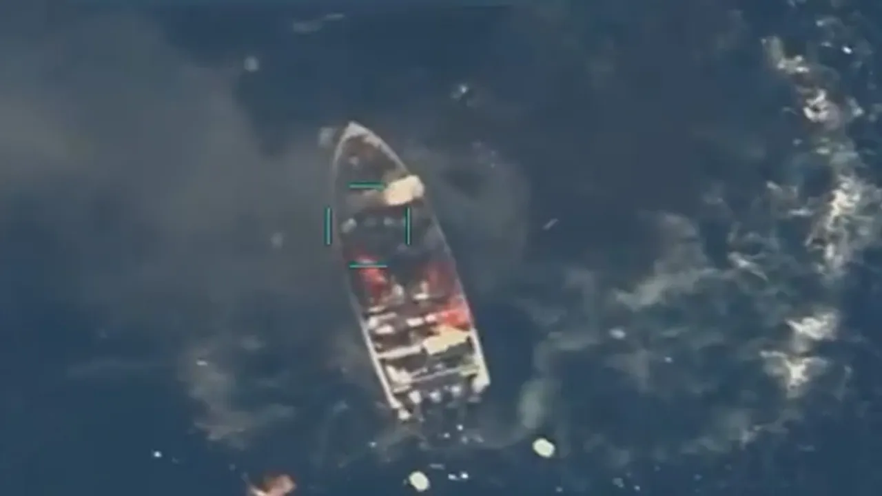 ABD Pasifik'te uyuşturucu taşıdığını iddia ettiği gemileri vurdu