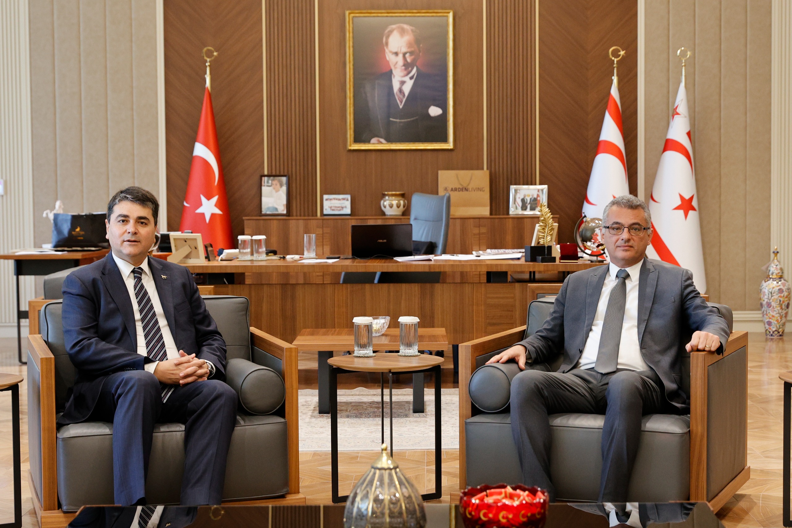 Erhürman, Türkiye'den KKTC'ye gelen DP heyetini kabul etti