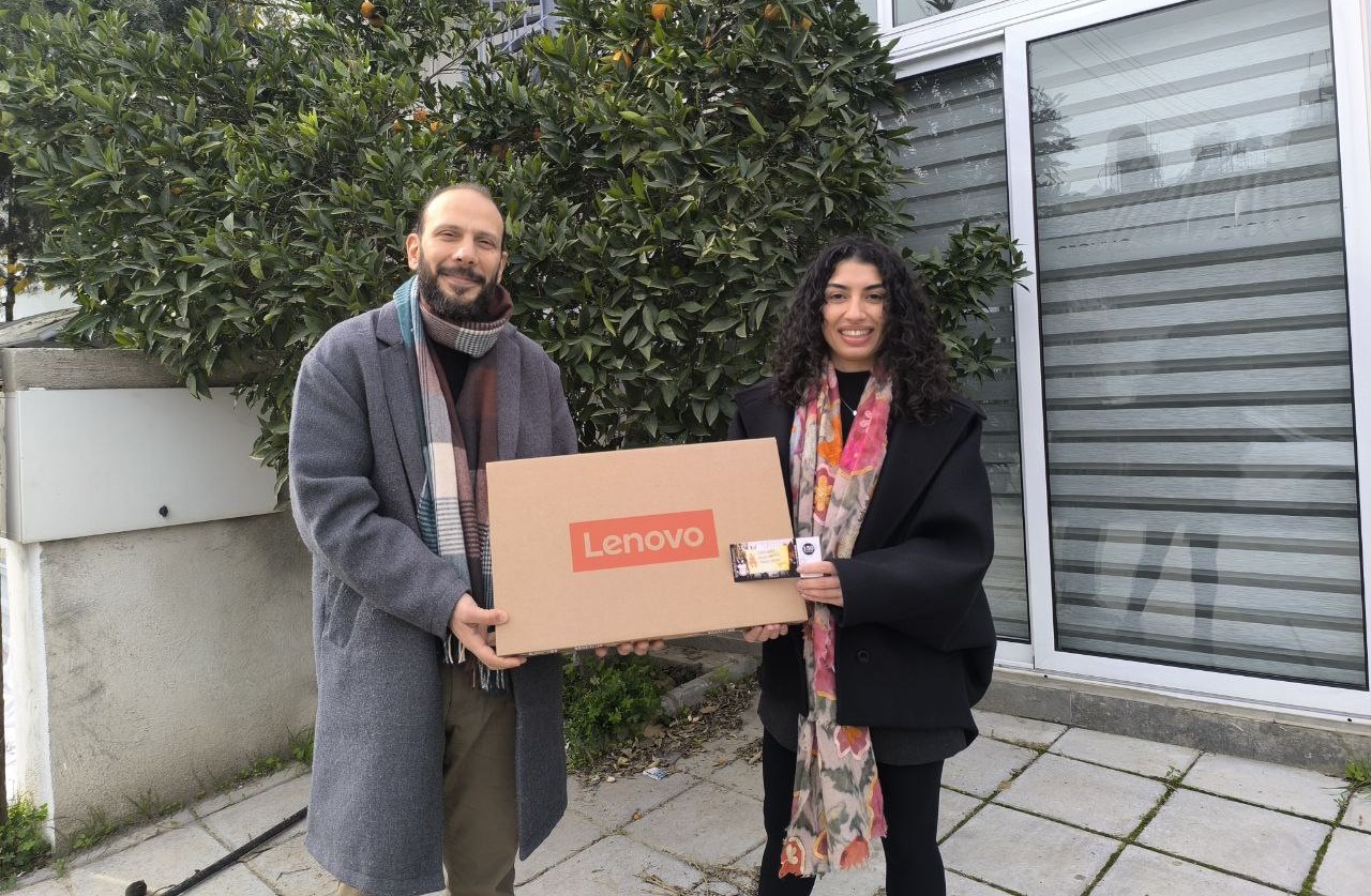 Bağımsızlık Yolu’nun Dayanışma Piyangosu’nda büyük ikramiye talihlisine teslim edildi