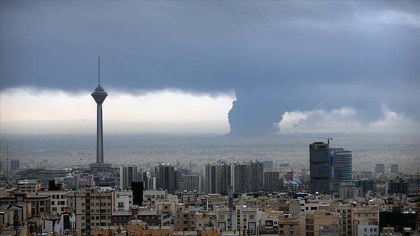 Tahran'a zehirli yağmur yağıyor
