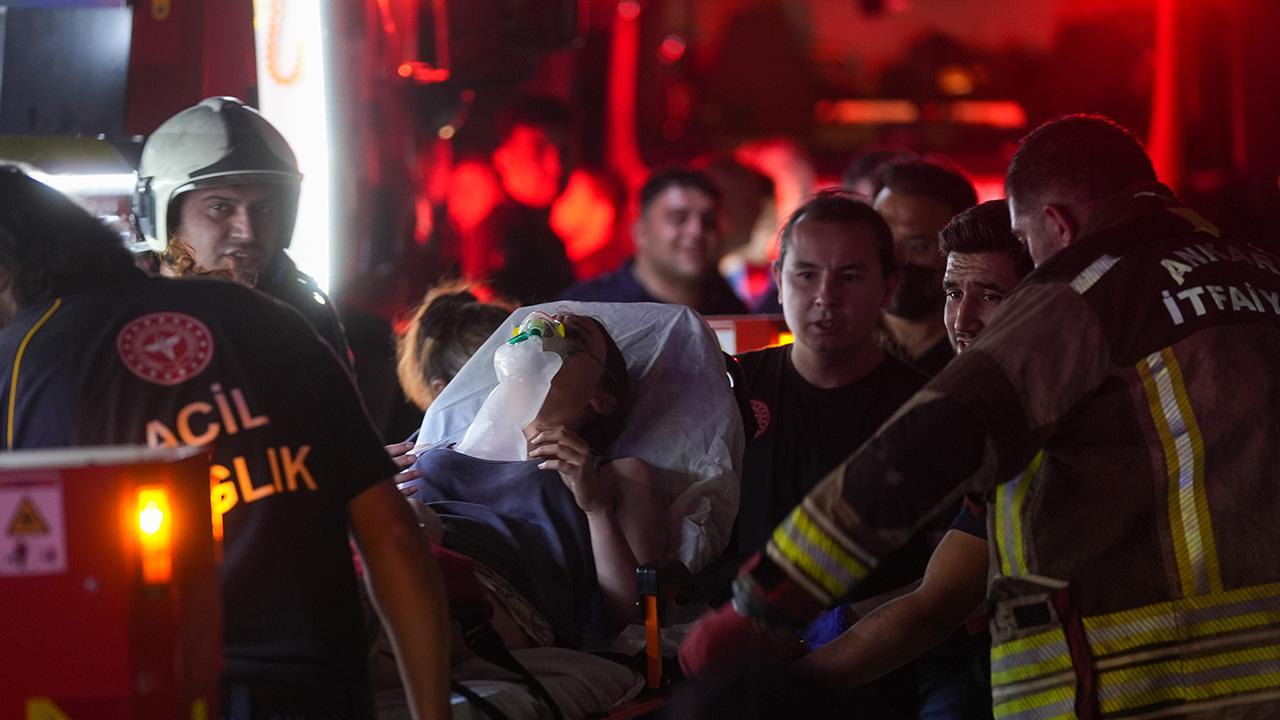 Ankara'da 26 katlı binada yangın: 1'i bebek 3 kişi hayatını kaybetti