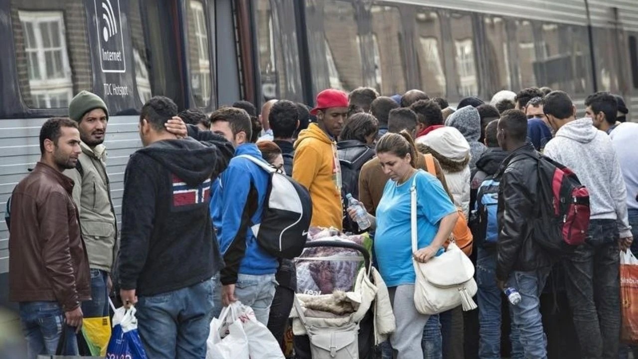 Borcu olan göçmenlere kötü haber: Oturum izinleri iptal edilebilecek