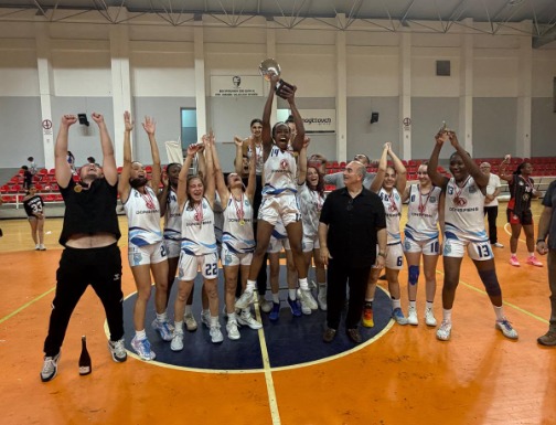 Şenkul, Kadınlar Basketbol Ligi şampiyonu Akdeniz Spor Birliği’ni kutladı