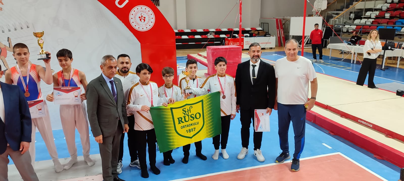 Çavuşoğlu: Genç sporcularımız bizi gururlandırdı