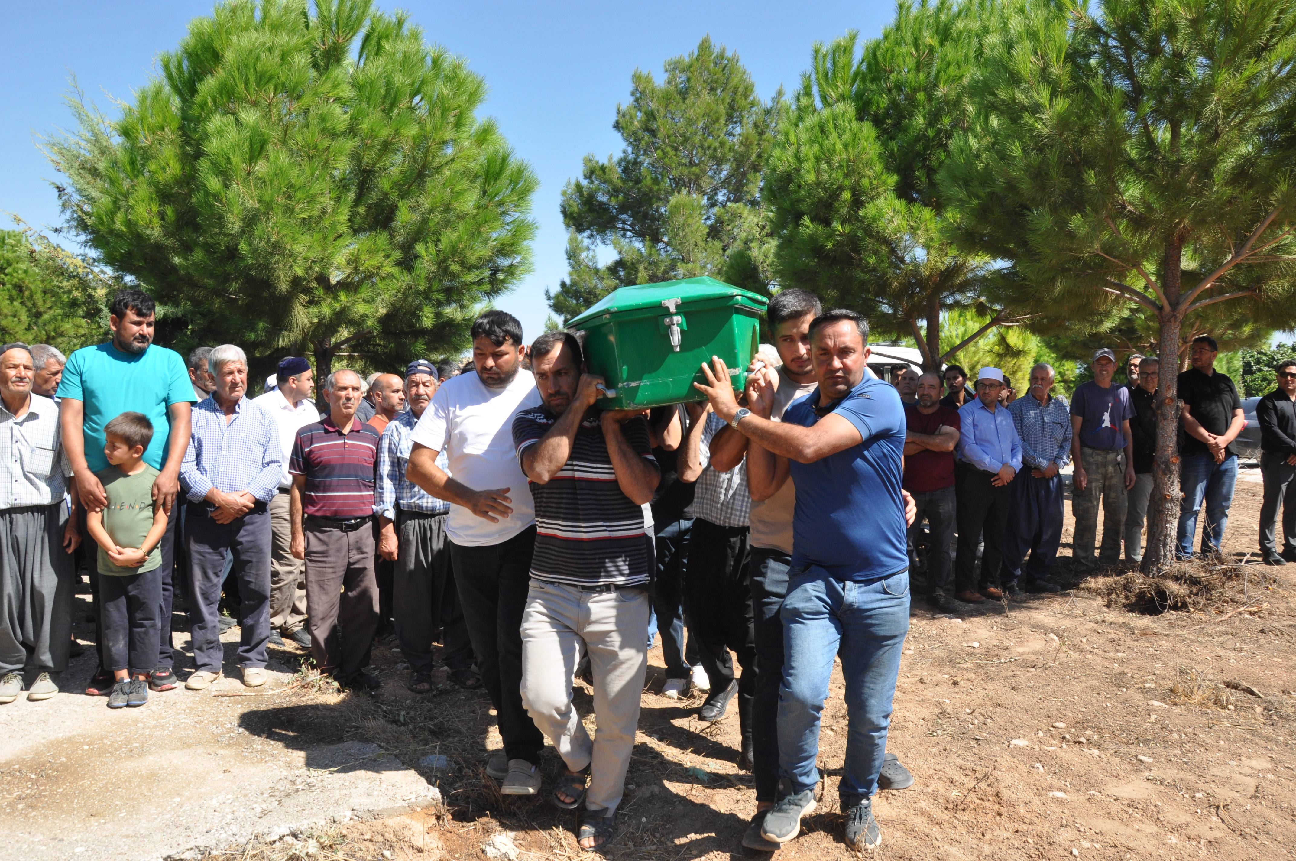 FiloJet faciasında hayatını kaybeden Şerif Özdemir, eşinin yanına defnedildi