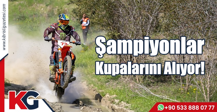 Şampiyonlar Kupalarını Alıyor!