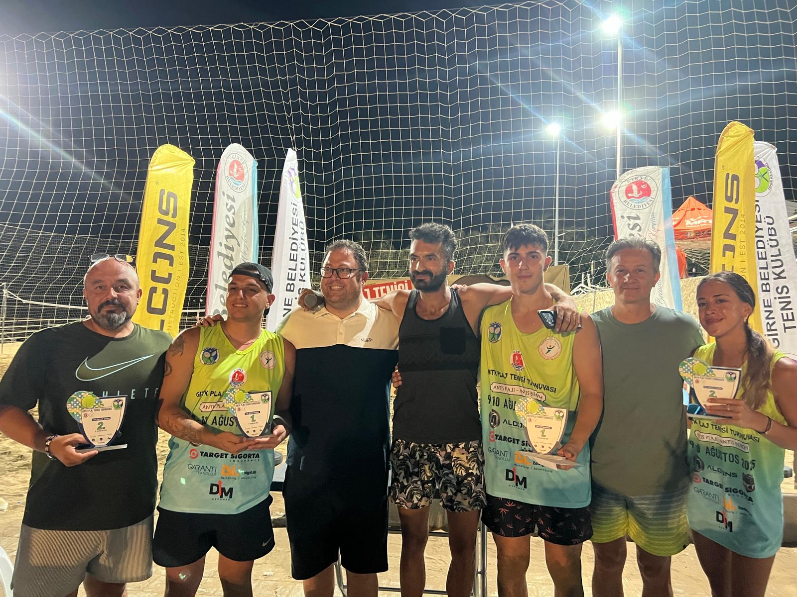 Sezonun İkinci Plaj Tenis Turnuvası Antis’te tamamlandı