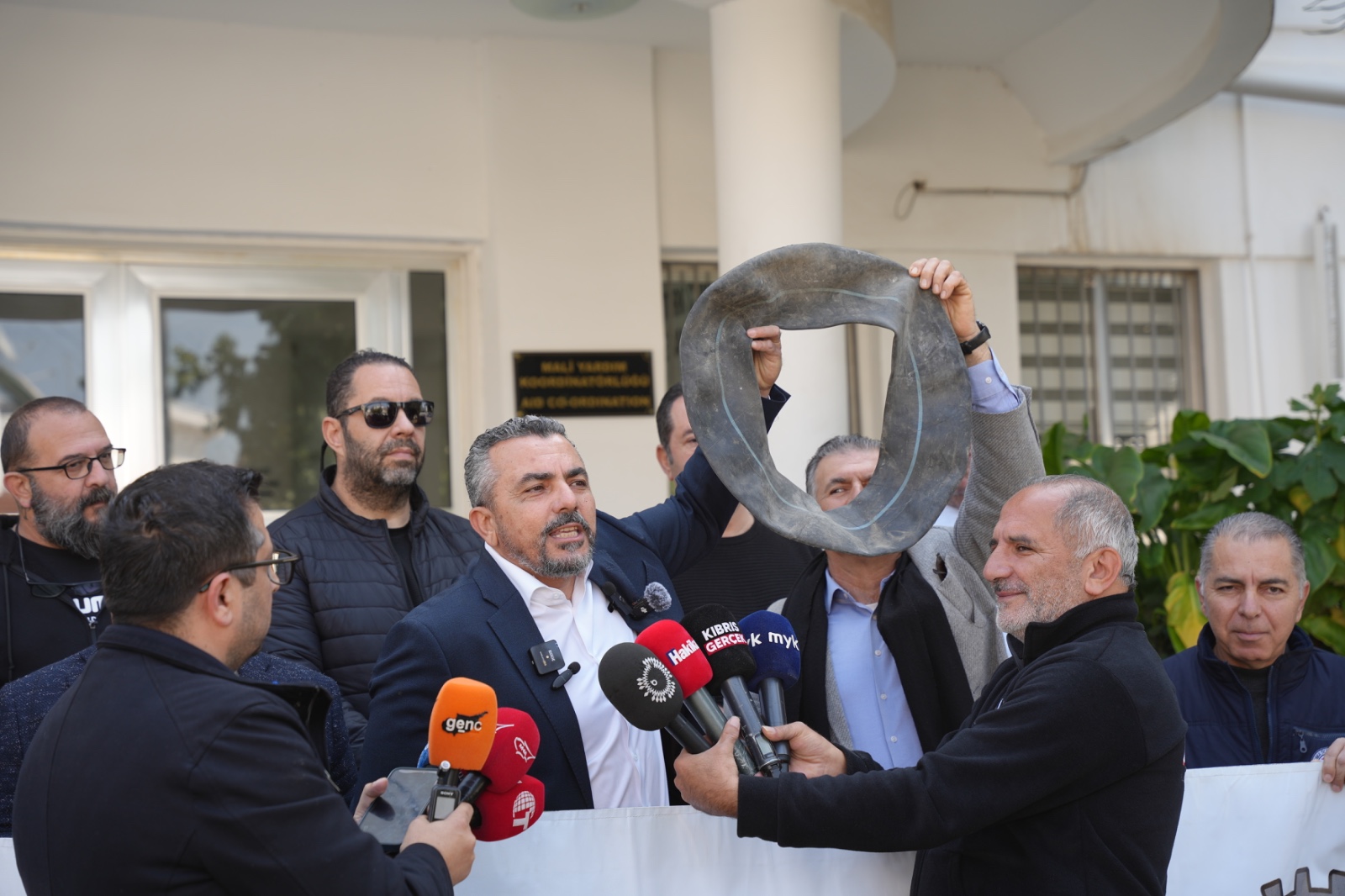 Serdaroğlu: Hükümetin lastiği patladı, zamları kabul etmiyoruz