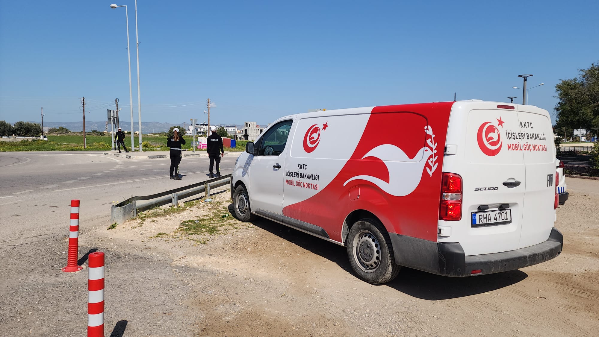 İkamet izinsiz iki kişiye yasal işlem